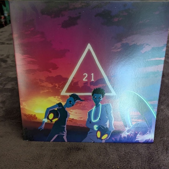 Victrola record player and vinyl/disc sets - Picture 6 of 8